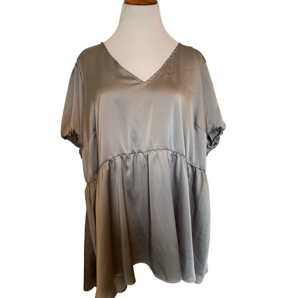 Torrid silky gray top size 4X v neck
